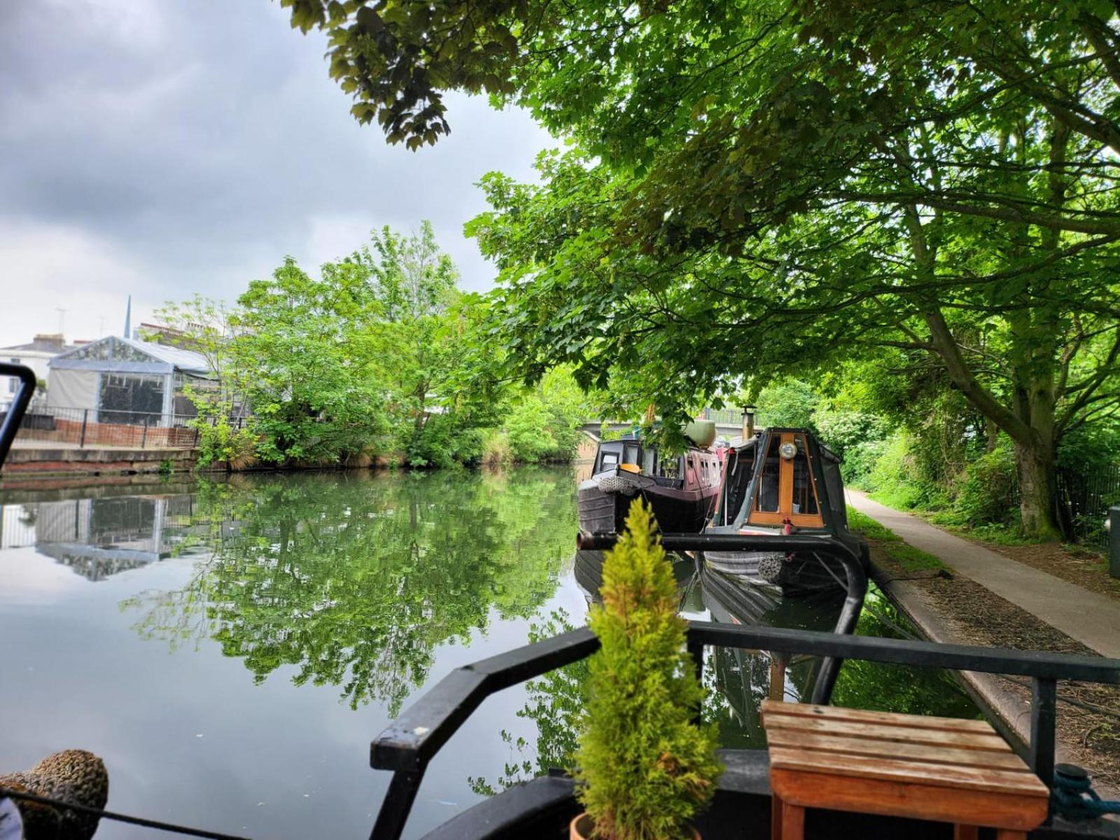Lovely Canal Boat In Little Venice For Family & Friends London Exterior photo
